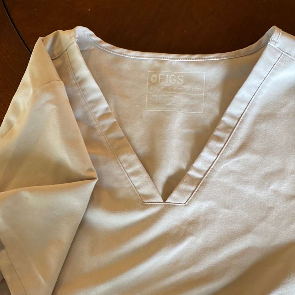 Figs Casma 2 pocket top color 1842 slate size XXL